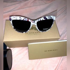 Burberry BE 4267 BE4267 Sunglasses are a bold full rimmed acetate frame.